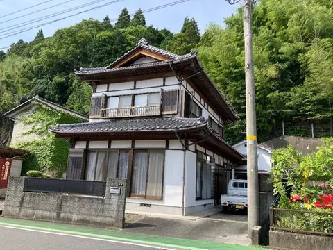 ■This house is built with carefully selected materials. Each room has storage space.