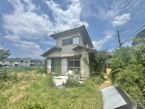 【Viewing event held】 Interior and exterior renovations ongoing / Earthquake resistance work / Parking for 4 cars / Garden space available - Image 1