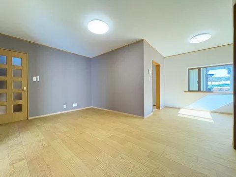 A beautiful renovated used house. Spacious land area and living space. - Image 3