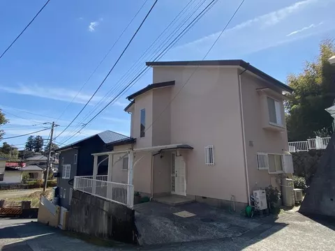 A renovated house in Yugawara Town Yoshihama that combines convenience and seaside life.