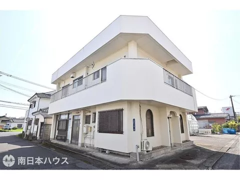 ■ 15 minutes on foot to Tanba Elementary School ■ 9 minutes on foot to JR Ibusuki Station ■ Spacious 6LDK ■ Corner lot