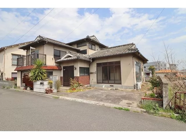 ☆Flat land facing a public road approximately 6.5M wide ◇ Parking space for 3 cars available, garage included