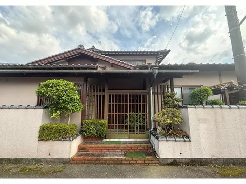 Spacious 6DK with all rooms over 6 tatami mats! There has been a renovation of the water areas!