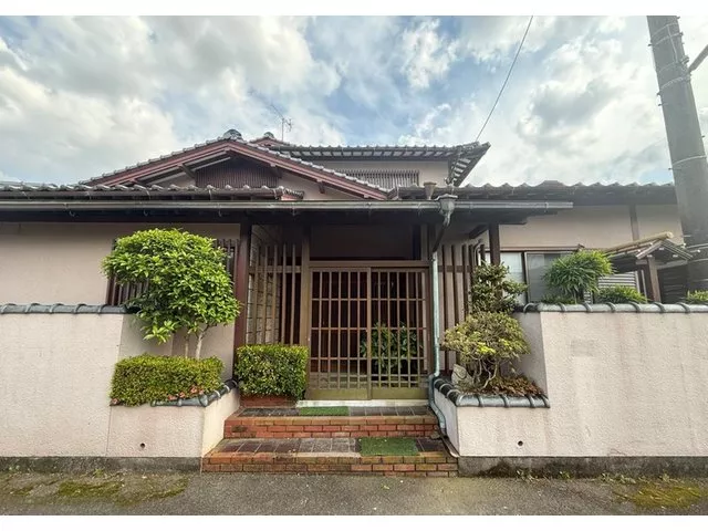 Spacious 6DK with all rooms over 6 tatami mats! There has been a renovation of the water areas!