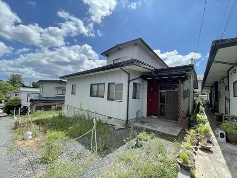 Within 1 km of kindergarten, junior high school, and supermarket! A quiet residential area♪