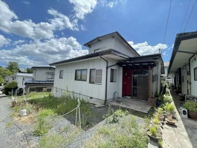 Within 1 km of kindergarten, junior high school, and supermarket! A quiet residential area♪