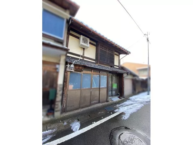 ▲■● Matsue, Izushi Town, Toyooka City (used house) ▲■● With a courtyard, well-developed surrounding environment