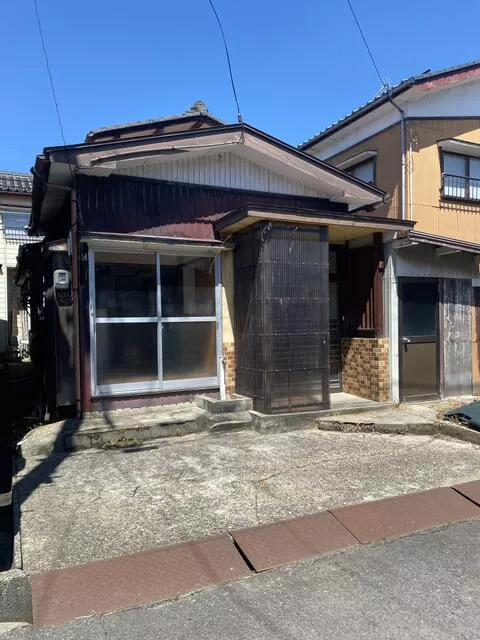 3K two-story building in 2-chōme, Minami-Yokka-machi, Sanjō City (Sanjō Station).