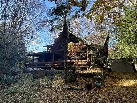 Located at the foot of Mount Fuji, a log house just 1 minute (450 m) by car from Kitayama IC, convenient for commuting.