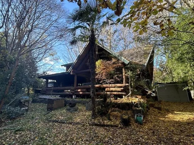 Located at the foot of Mount Fuji, a log house just 1 minute (450 m) by car from Kitayama IC, convenient for commuting.