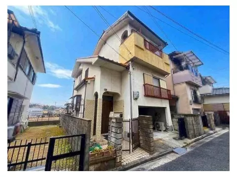 The nearby shopping facilities provide a convenient living environment! It is a quiet residential area♪