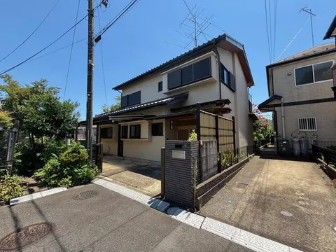 Land area 200.03 square meters (60.5 tsubo) spacious space connecting the engawa and private garden