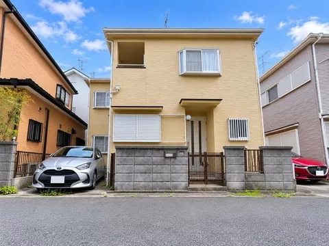 Spacious 4LDK. A perfect home for the family's future. With parking space.