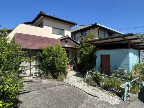 [Open House Held] Interior and exterior renovation planned / New water facilities to be replaced / Parking for 2 cars available