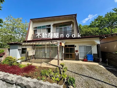 ■House with a kitchen overlooking the forest■Adjacent to Hakusan-dai■A 52-year-old home nestled in nature