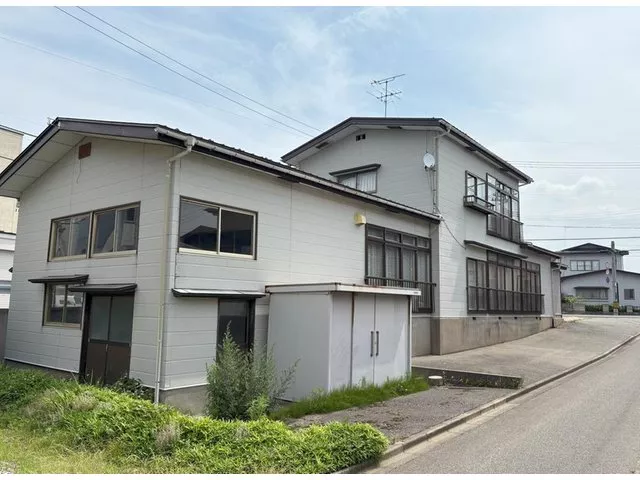 3 minutes on foot to Aeon Tsuchizaki Port Store! Parking space for 5 cars, perfect for guests or multiple car owners!