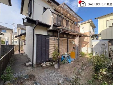 Supermarkets and convenience stores within a 10-minute walk♪ All rooms are over 6 tatami mats and south-facing! Comes with a garden!
