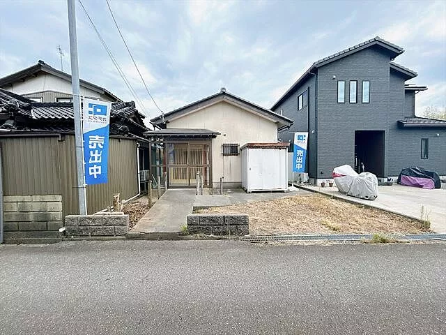 Used single-family home Komatsu City Nagasaki Town I Detached house