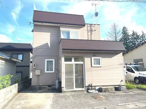 4 minutes on foot from Sōgobus "Satomi 5-chome"