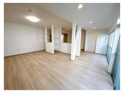 Tour] [Interior and Exterior Remodeled] [Earthquake Resistant] Parking for 2 regular cars in parallel.
