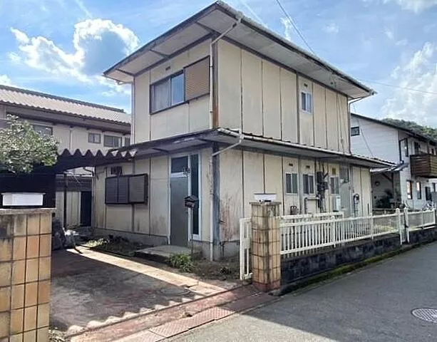 Used single-family home bus, get off at Numakubo Elementary School, 3 minutes on foot