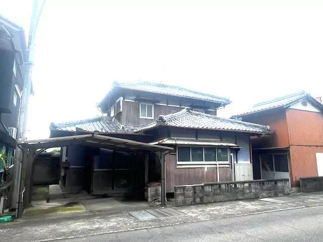 2F 5DK in Nagareoka-cho, Kanonji-shi, Kanonji (Kanonji Sta.)

2.5 million yen