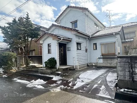 For renovation. 9 minutes on foot to Sone Elementary School. Convenient within 10 minutes on foot.