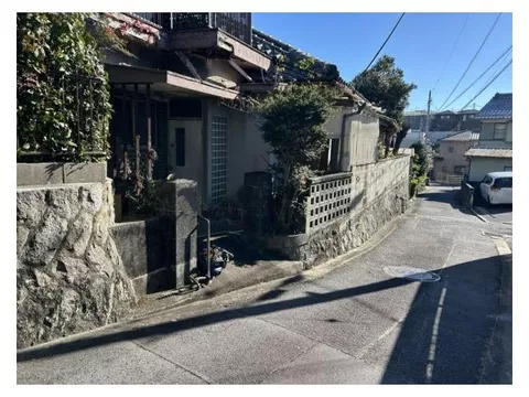 ◆Land area approximately 45 tsubo◆5DK◆Good sunlight exposure◆About a 6-minute walk to elementary school◆Land sale possible◆