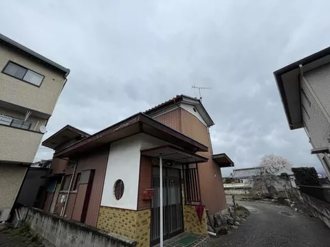 12-minute walk from Otaru Chikko Station on the JR Hakodate Main Line