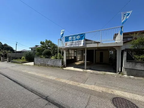 Open house held, water facilities replaced with new ones, single-story house with 16 tatami mat LDK, 3 Western-style rooms available.