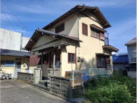 ☆ All rooms face south and have good sunlight. → There are also many windows, providing good ventilation.