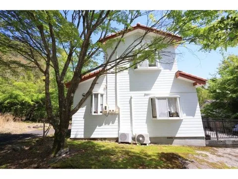 A villa area that is cooler than the city, with a refreshing breeze blowing through in summer, now accepting viewings
