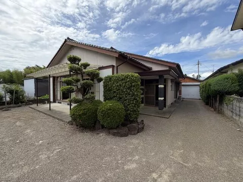 Satsumasendai City Hirasacho (Kumanokoshi Station) Single-story building 4DK