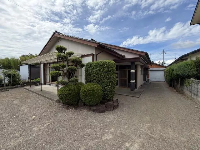 Satsumasendai City Hirasacho (Kumanokoshi Station) Single-story building 4DK