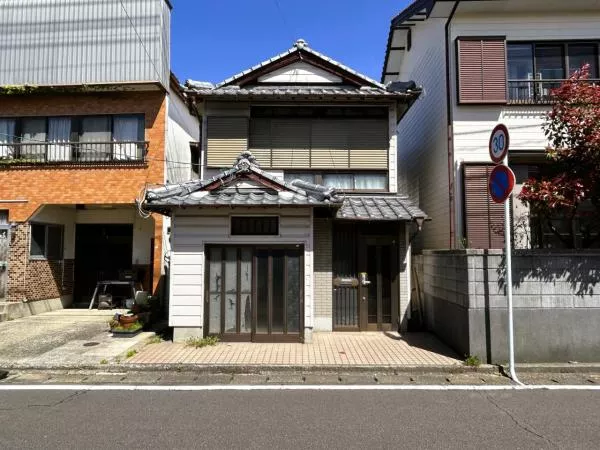 Ogi City, Ushizu Town Ushizu (Ushizu Station) 2-story building 6DK