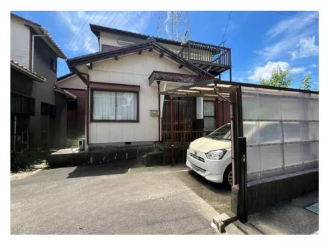 *Used house under 7 million yen* South-facing garden and carport available* About 13 minutes on foot to elementary school*