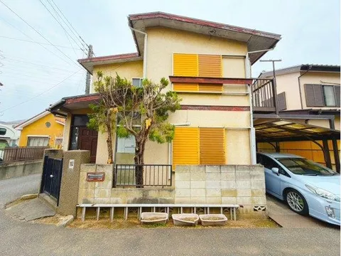 A property with a separate washroom that is comfortable to live in.
