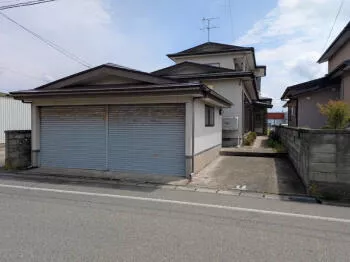 Akita City, Shimoshinjo Nakano, Biwanuma (Oiwake Station) 2-story building 5LDK