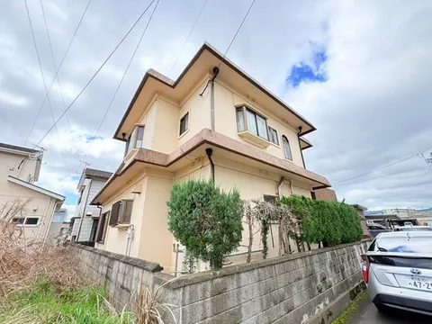 Approximately 160m (2-minute walk) to Kawai Elementary School! Close to National Route 3 with many stores in the vicinity!