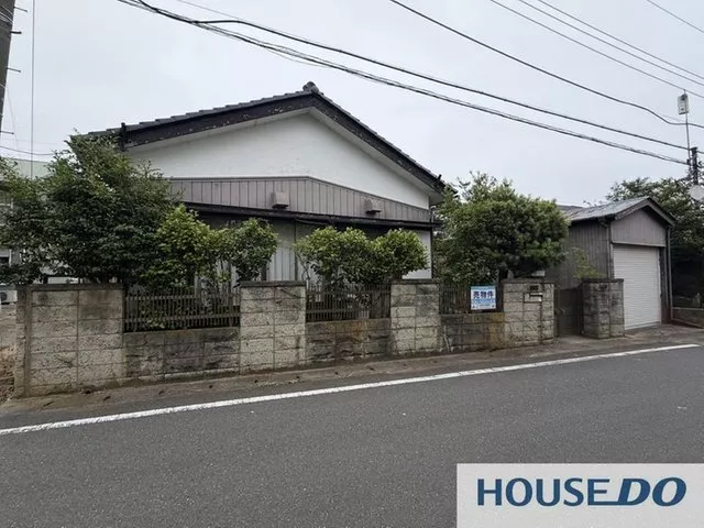 4LDK used house in Hinode 2-chome, Itako City, with a land area of 197㎡ and a garden to enjoy.