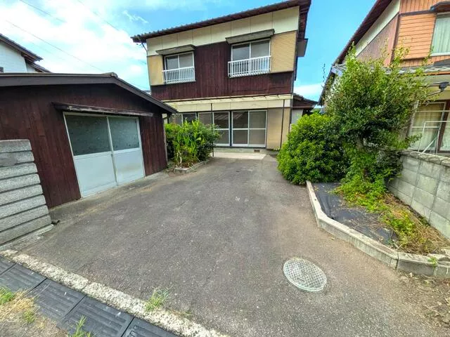 Niihama City, Hagiue (Nakahagi Station) 2-story building 5DK