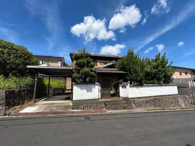 Current sale until September 30 / Residential area on a hill / New seismic standards compliance