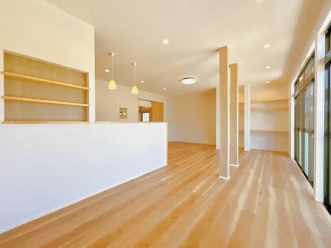 Open house held, renovated, water facilities replaced, parking for 4 cars available, quiet residential area