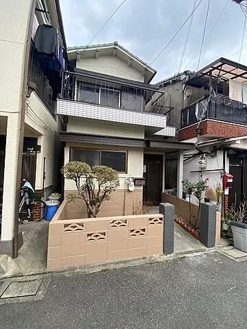 Used single-family home in the Yotsuba Elementary School district