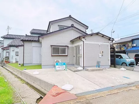 [Open House Held] Interior renovation completed / Seismic reinforcement / Water facilities replaced / Parking for 3 cars / Front road
