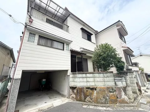 【Immediate guidance available♪】 8 minutes on foot from Eganosho Station, a sunny property in a quiet residential area♪