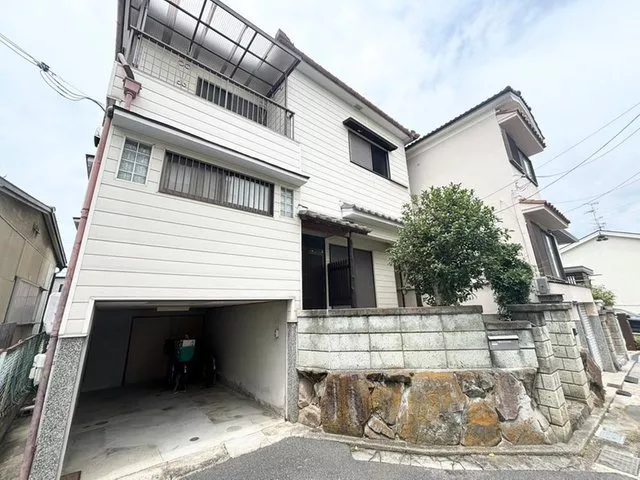 【Immediate guidance available♪】 8 minutes on foot from Eganosho Station, a sunny property in a quiet residential area♪