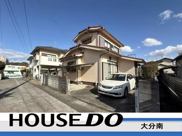 Within a 10-minute walk to elementary and junior high schools! A property recommended for renovation or remodeling.