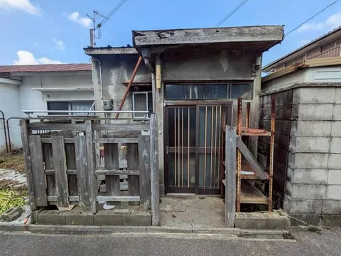 General hospital within 10 minutes on foot, supermarket within 10 minutes on foot, traditional house style, quiet residential area, urban area