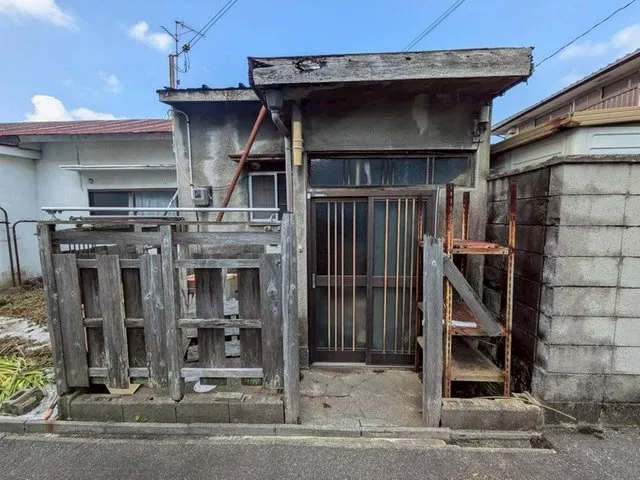 General hospital within 10 minutes on foot, supermarket within 10 minutes on foot, traditional house style, quiet residential area, urban area